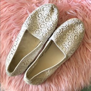 White lace slip on shoes - Toms style